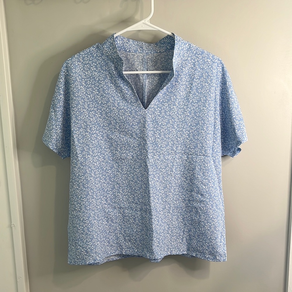 Blue floral top